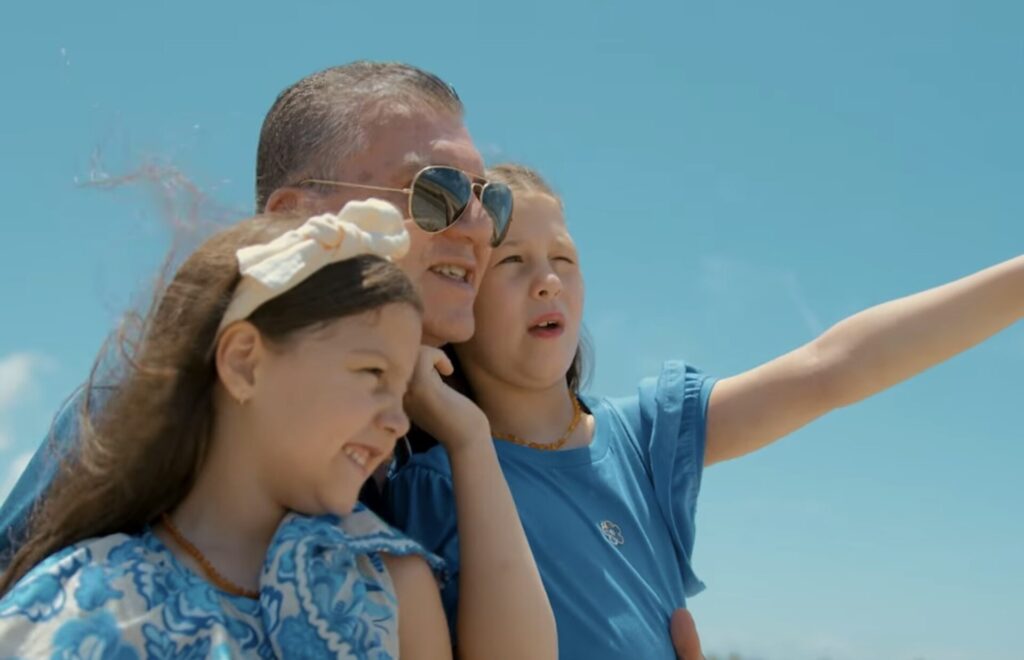 Morar Perto da Praia: Descubra os benefícios para a saúde mental, física e emocional da sua família.